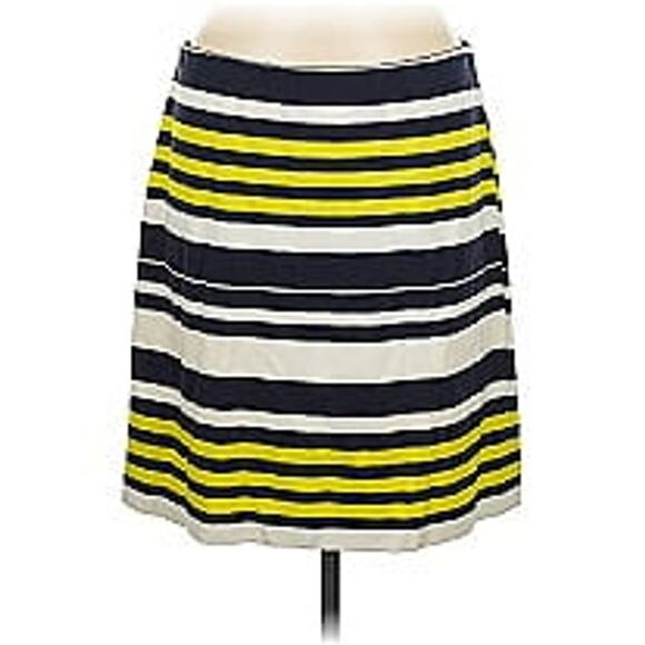 Ann Taylor Dresses & Skirts - Ann Taylor Size 8 Casual skirt